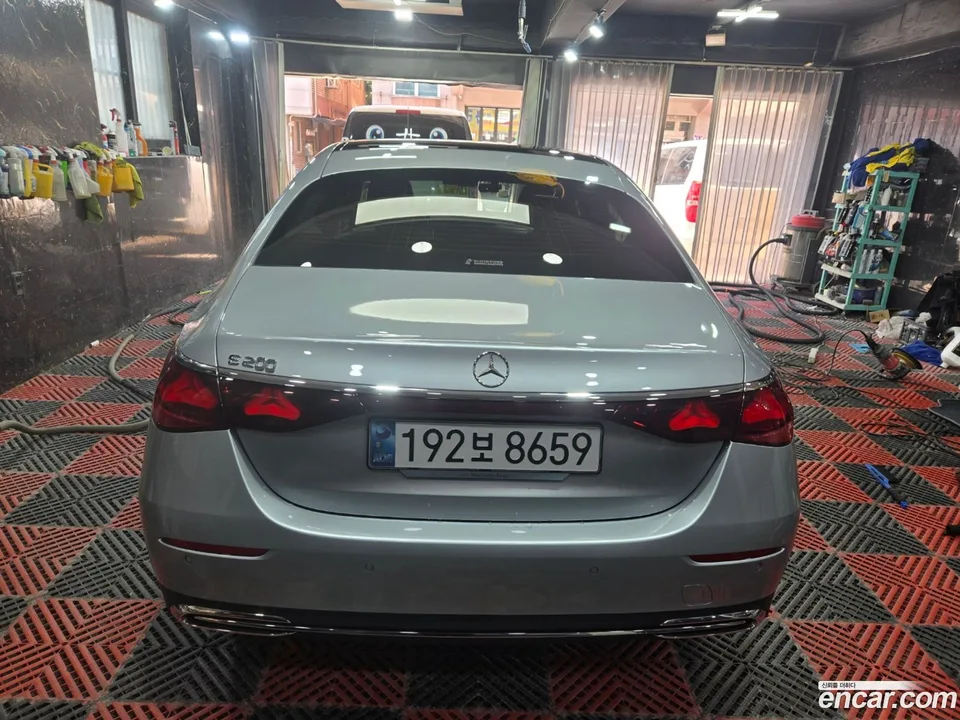 Mercedes-Benz E-Class E200 2024 — миниатюра 3