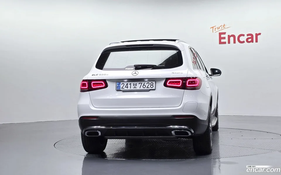 Mercedes-Benz GLC-Class GLC300e 4MATIC 2022 — thumbnail 4