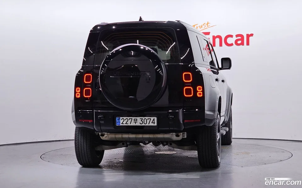 Land Rover Defender 110 P300 X- SE 2024 — thumbnail 4