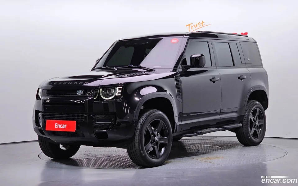 Land Rover Defender 110 P300 X- SE 2024 — photo 1, buy with delivery to Moscow