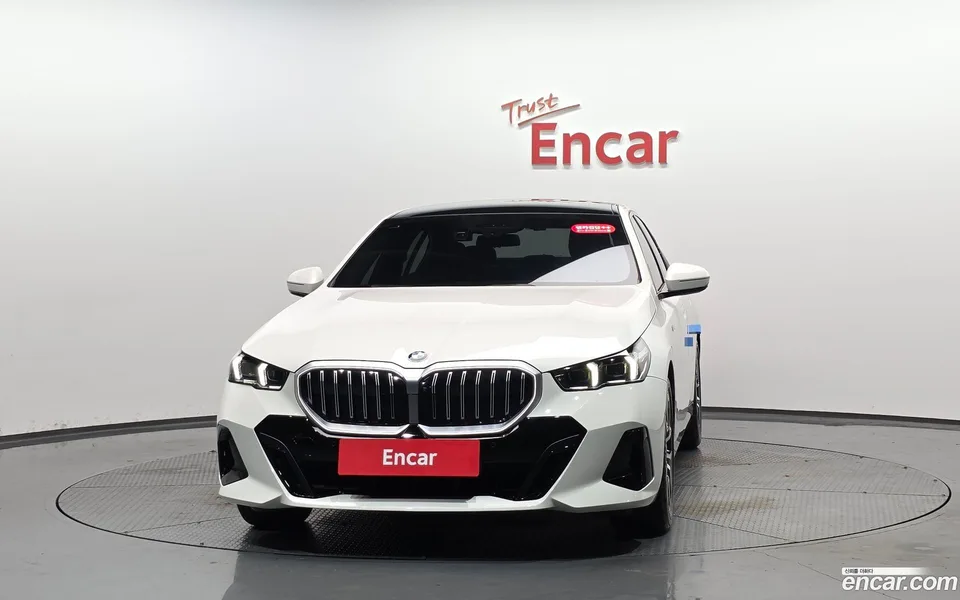 BMW 5 Series 520i M 2024 — thumbnail 3