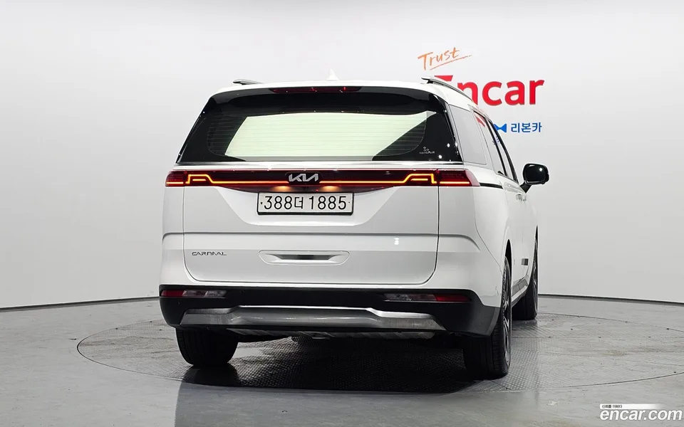 Kia Carnival 9 2023 — thumbnail 4