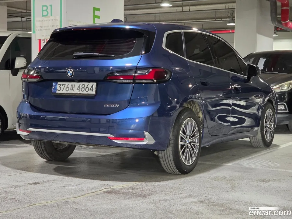 BMW 2 Series Active Tourer 220i 2023 — thumbnail 2