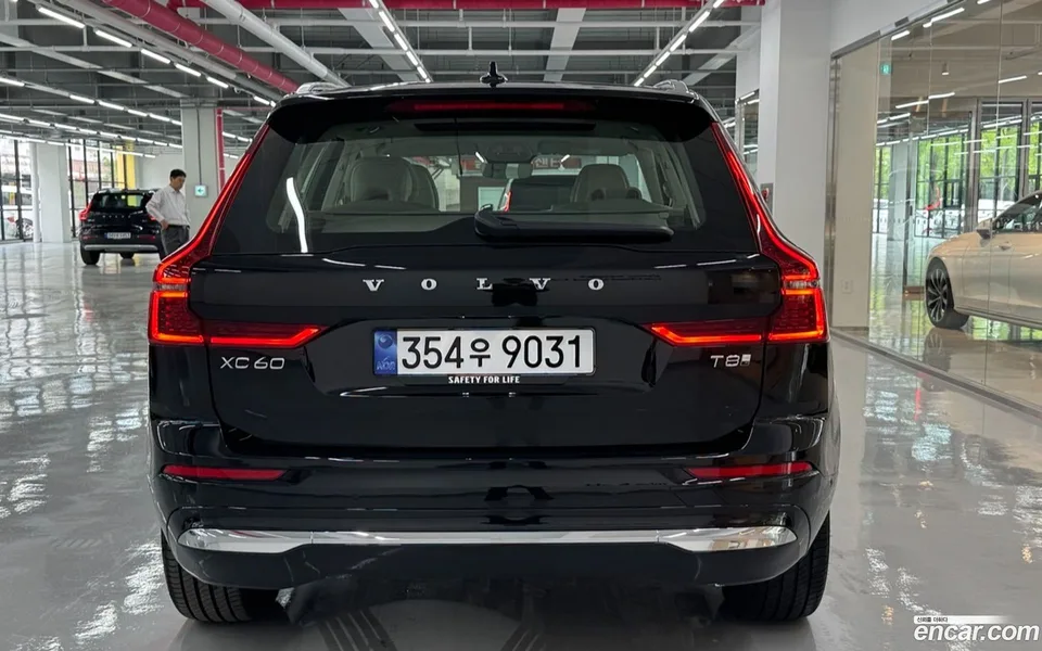 Volvo XC60 T8 2026 — thumbnail 4