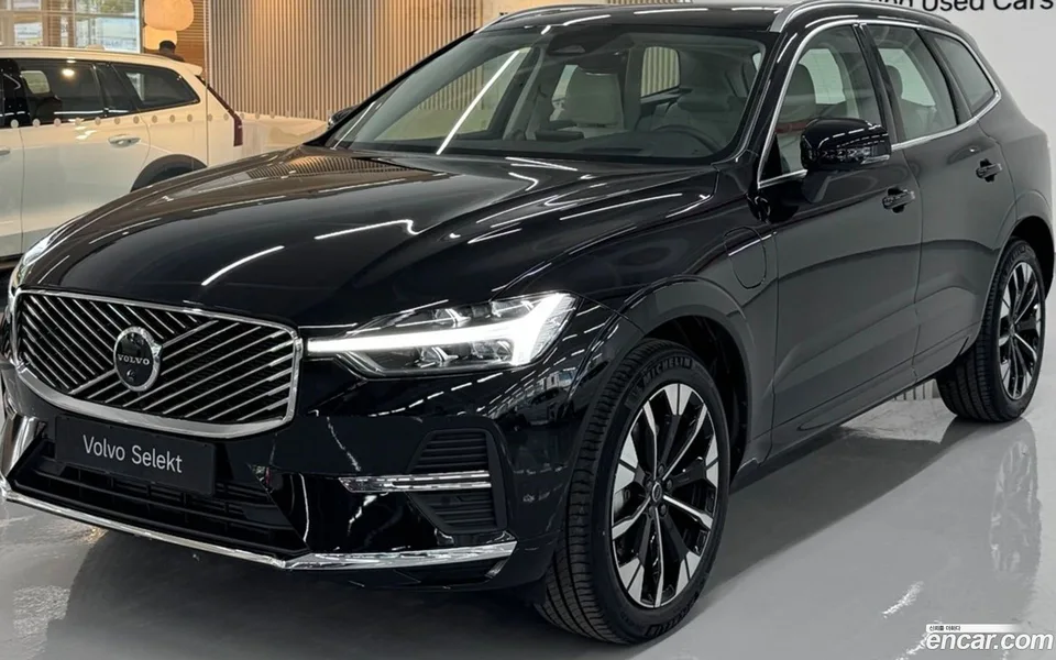 Volvo XC60 T8 2026 — photo 1, buy with delivery to Moscow