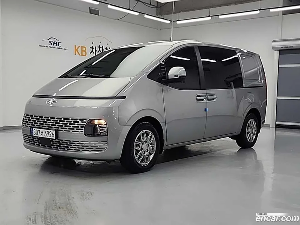 Hyundai Staria 5 2024 — photo 1, buy with delivery to Moscow