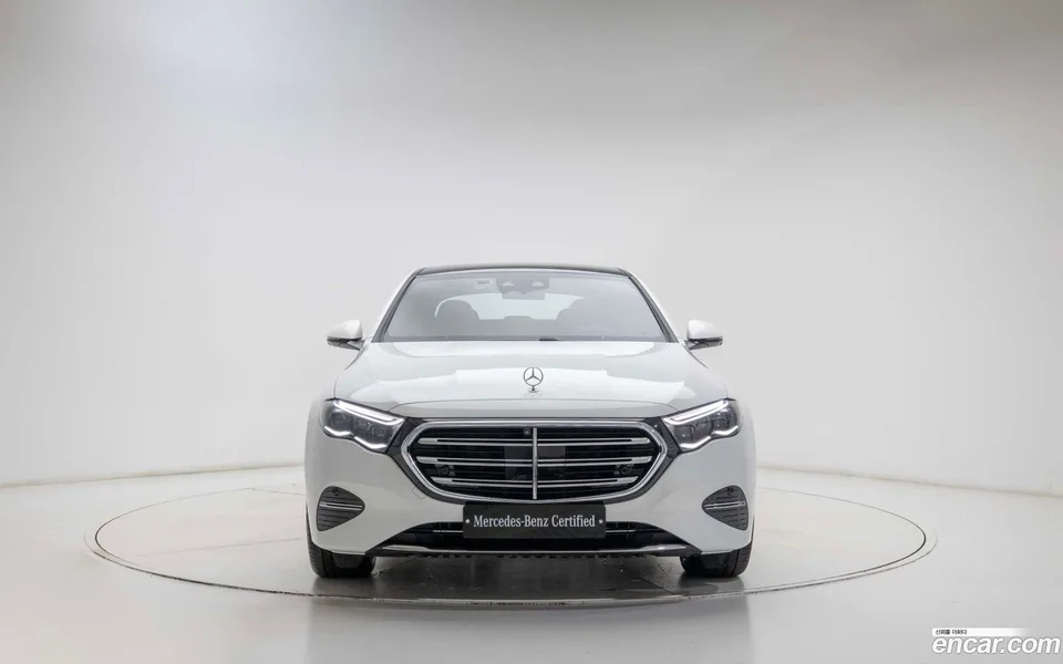 Mercedes-Benz E-Class E300 4MATIC 2025 — thumbnail 3