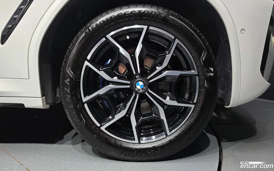 BMW X4 xDrive20i M 2023 — thumbnail 2