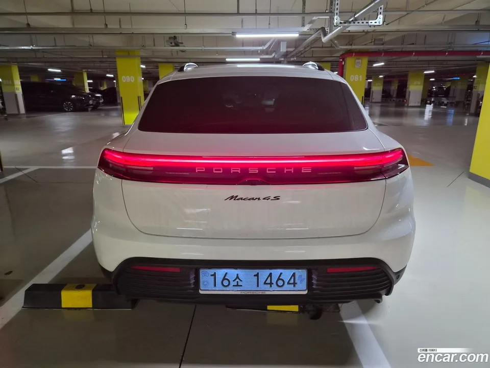 Porsche Macan Electric 4S 2025 — thumbnail 4