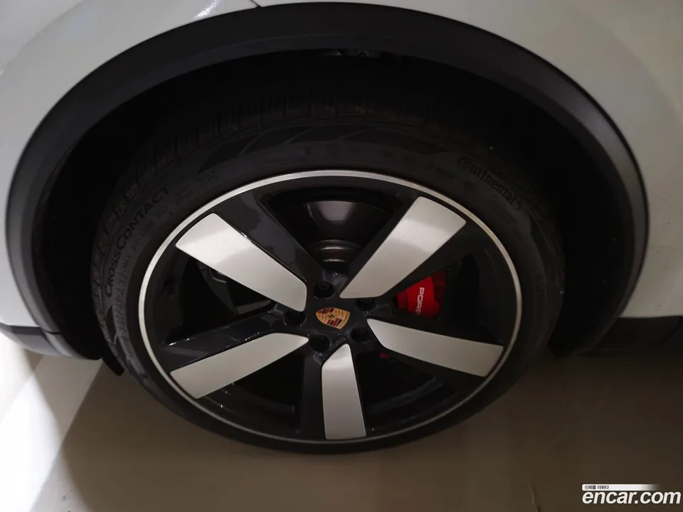 Porsche Macan Electric 4S 2025 — thumbnail 5