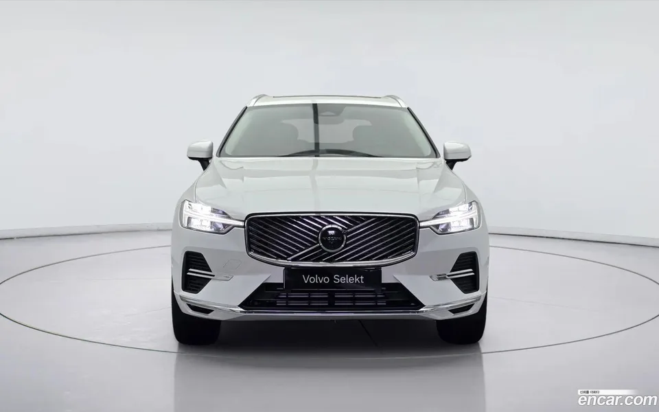Volvo XC60 T8 2025 — thumbnail 4