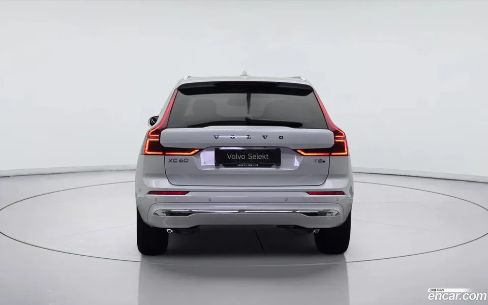 Volvo XC60 T8 2025 — thumbnail 5