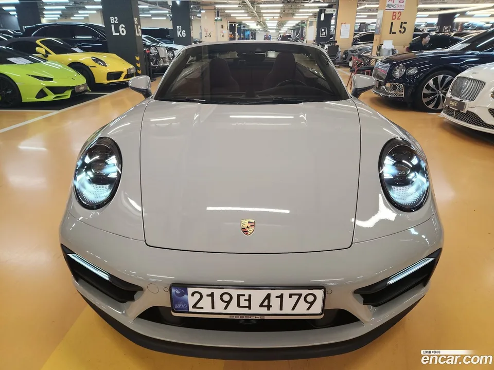 Porsche 911 (992) 4 GTS 2023 — photo 1, buy with delivery to Moscow