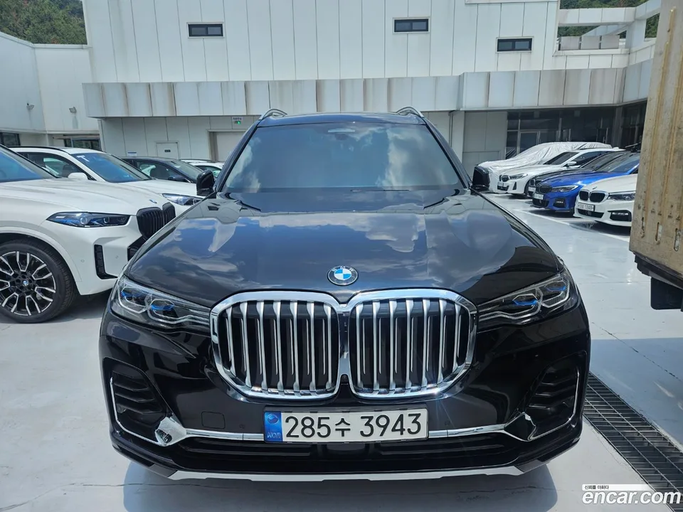 BMW X7 xDrive 40i 6 2022 — photo 1, buy with delivery to Moscow