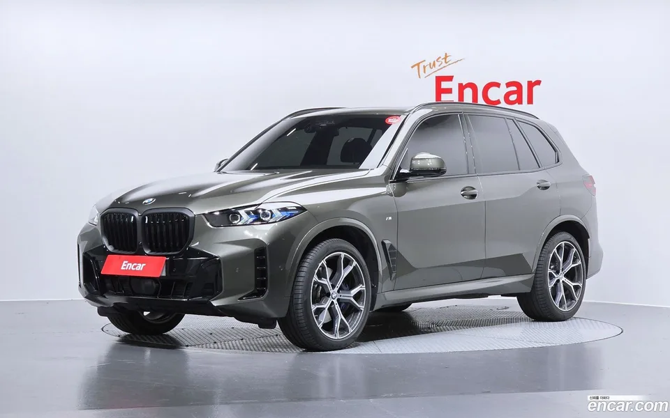 BMW X5 xDrive 40i M 2025 — photo 1, buy with delivery to Moscow