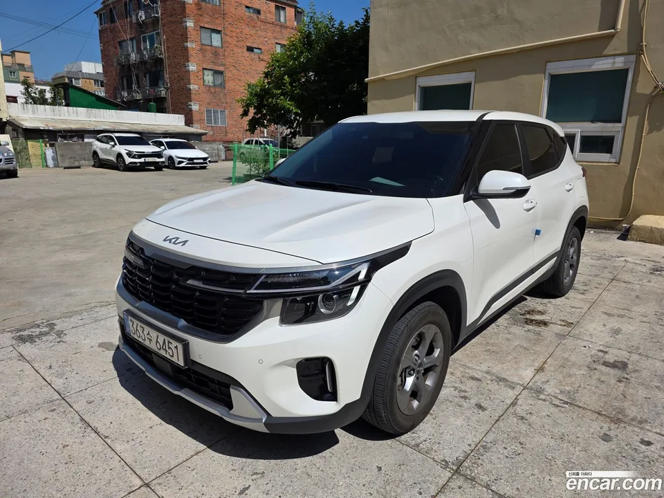 Kia Seltos 1.6 2WD 2022 — photo 1, buy with delivery to Moscow