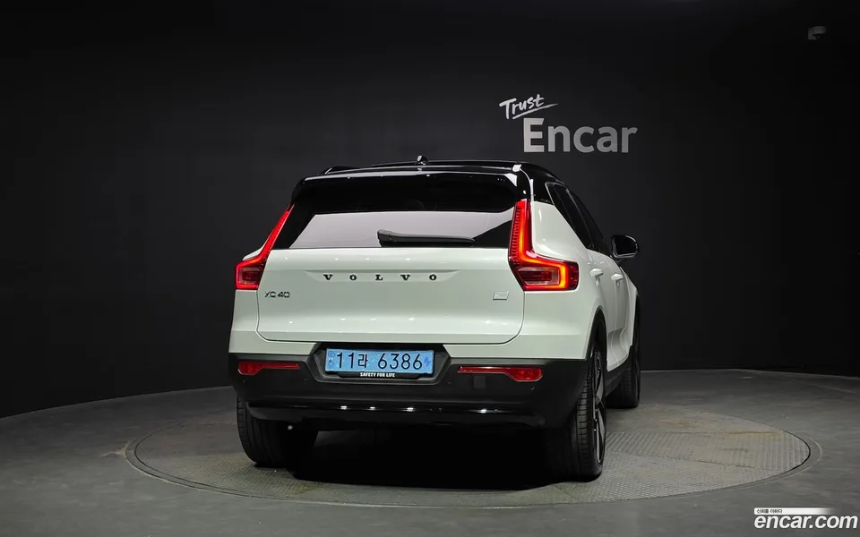 Volvo XC40 Recharge 2024 — thumbnail 4