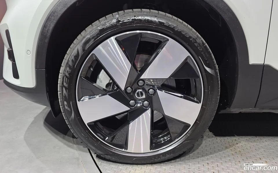 Volvo XC40 Recharge 2024 — thumbnail 5