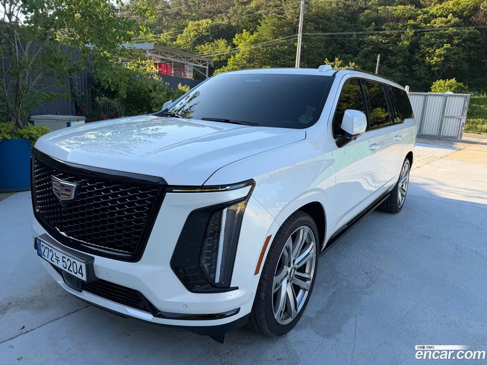 Cadillac Escalade 6.2 ESV 2025 — photo 1, buy with delivery to Moscow