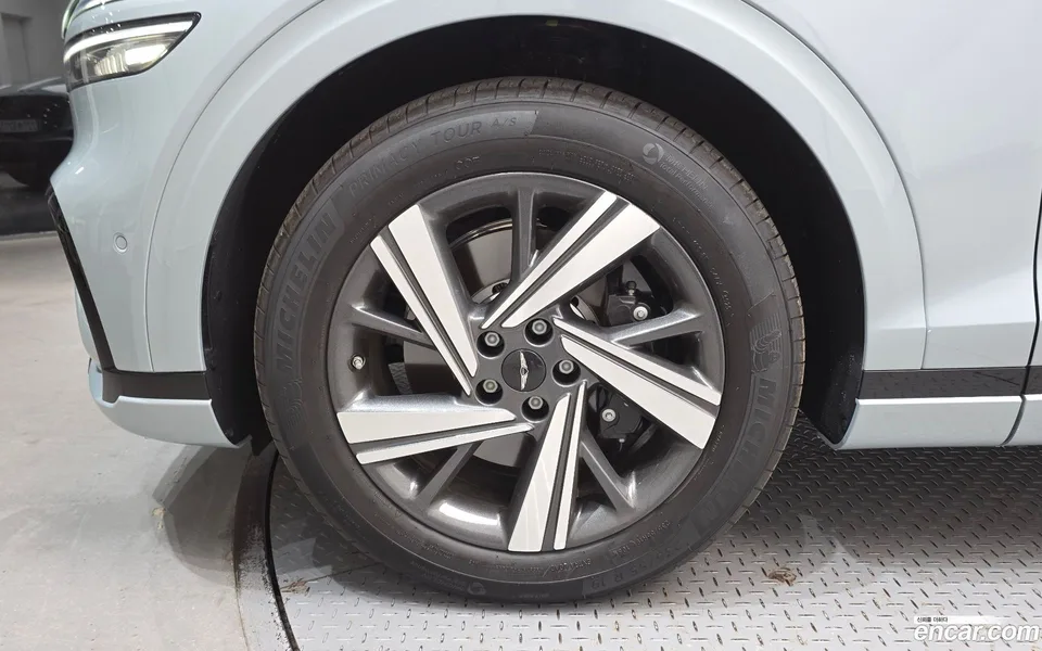 Genesis GV70 2.5T 2WD 2025 — thumbnail 2