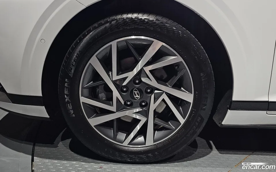 Hyundai Grandeur 2.5 2WD 2023 — thumbnail 2