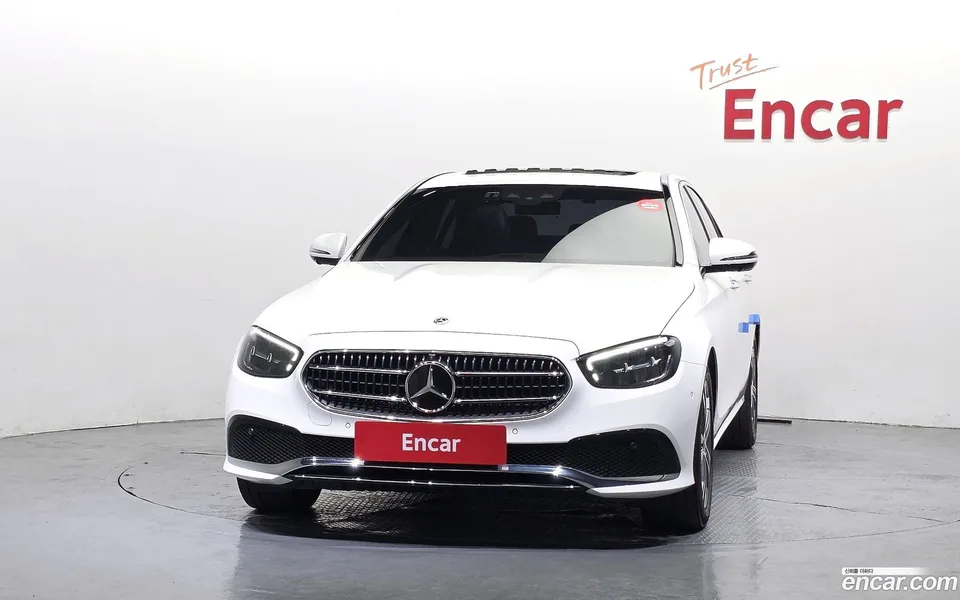 Mercedes-Benz E-Class E250 2023 — thumbnail 3