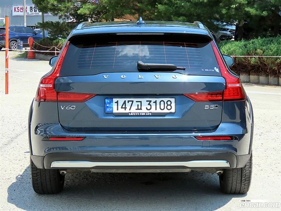 Volvo V60 Cross Country B5 AWD 2022 — thumbnail 4