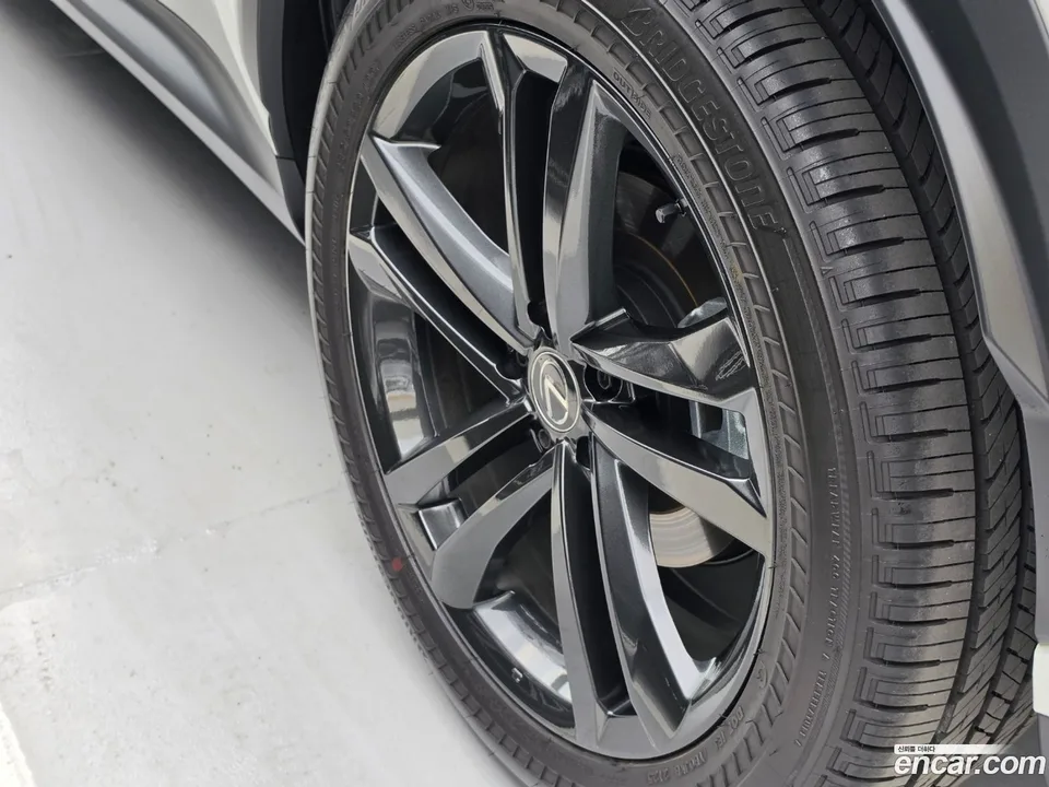 Lexus NX 350h 2025 — thumbnail 3