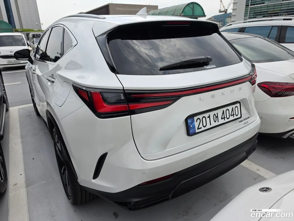 Lexus NX 350h 2025 — thumbnail 4