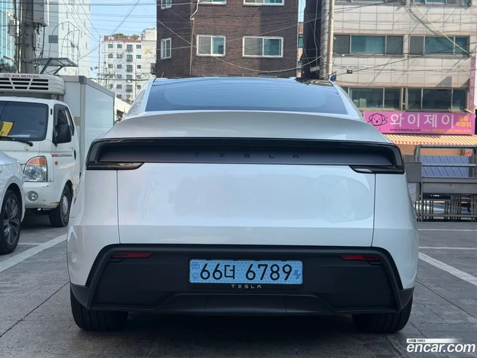 Tesla Model Y RWD 2026 — thumbnail 3