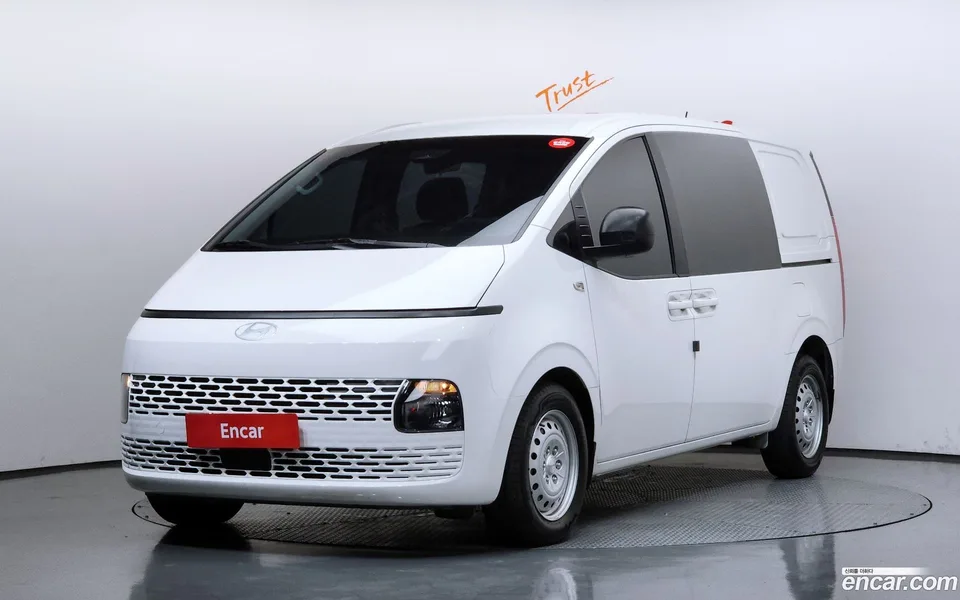 Hyundai Staria 5 2024 — photo 1, buy with delivery to Moscow