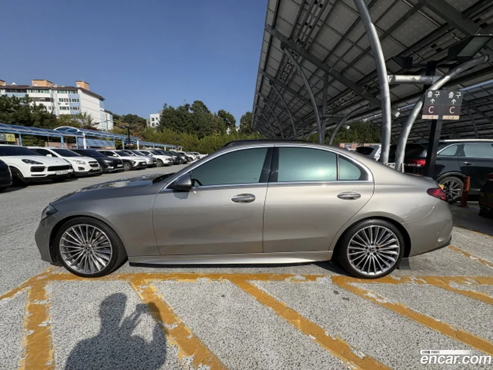 Mercedes-Benz C-Class C300 4MATIC AMG Line 2023 — thumbnail 3