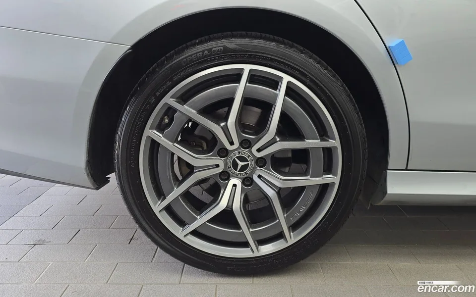 Mercedes-Benz E-Class E220d 4MATIC AMG Line 2022 — thumbnail 5