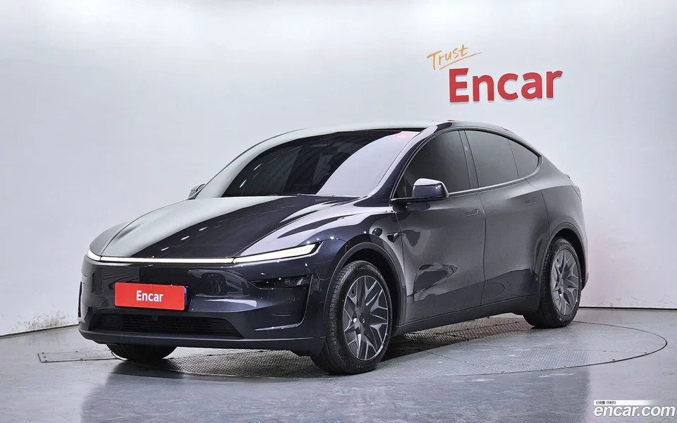 Tesla Model Y L AWD 2026 — photo 1, buy with delivery to Moscow