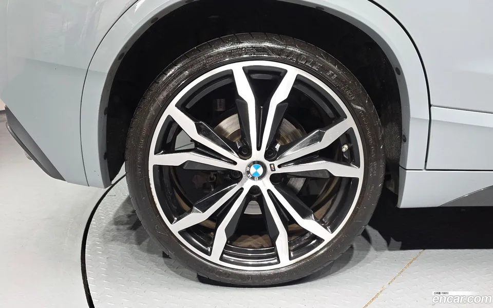 BMW X2 xDrive20i M 2023 — thumbnail 2