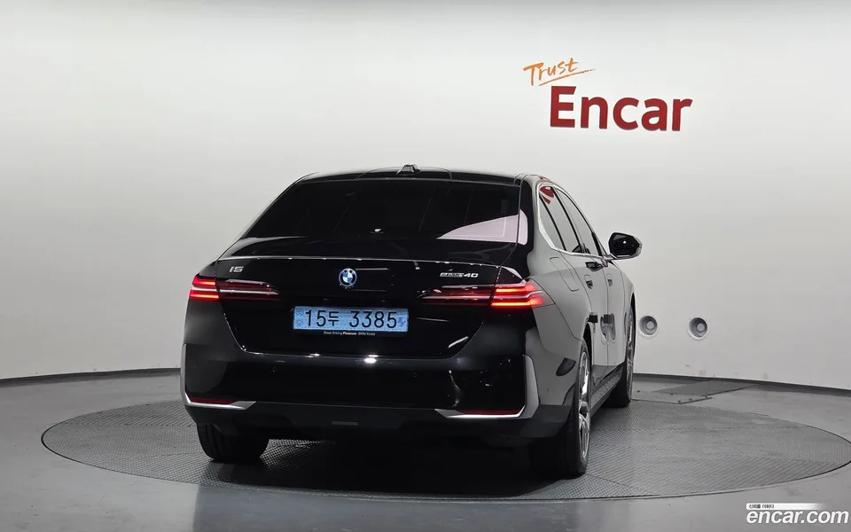 BMW i5 eDrive 40 2025 — thumbnail 4