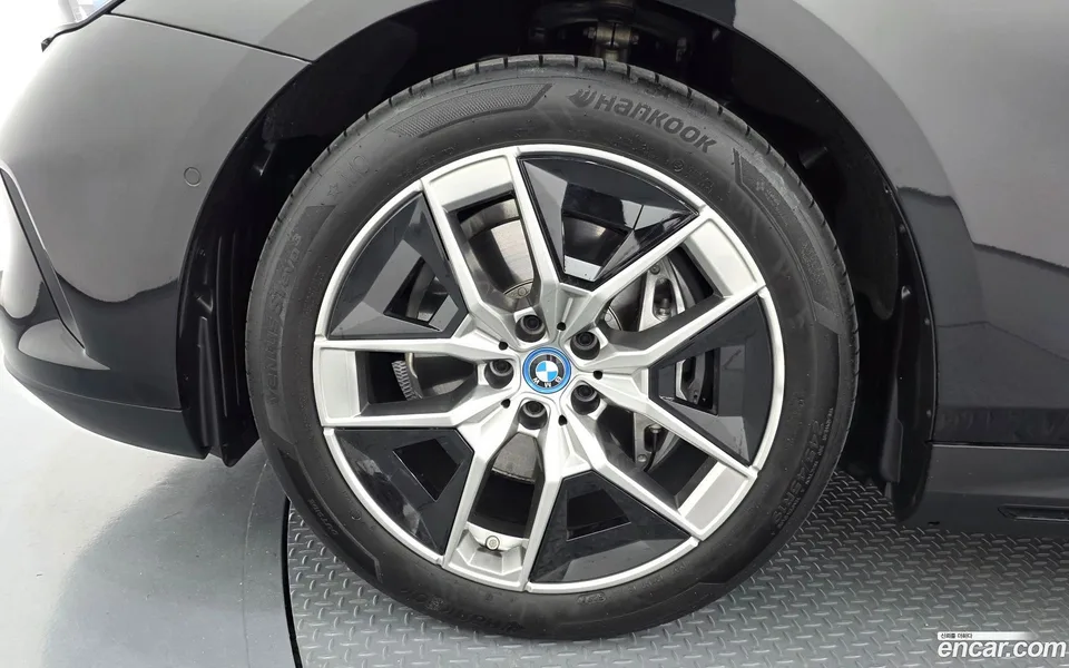 BMW i5 eDrive 40 2025 — thumbnail 5