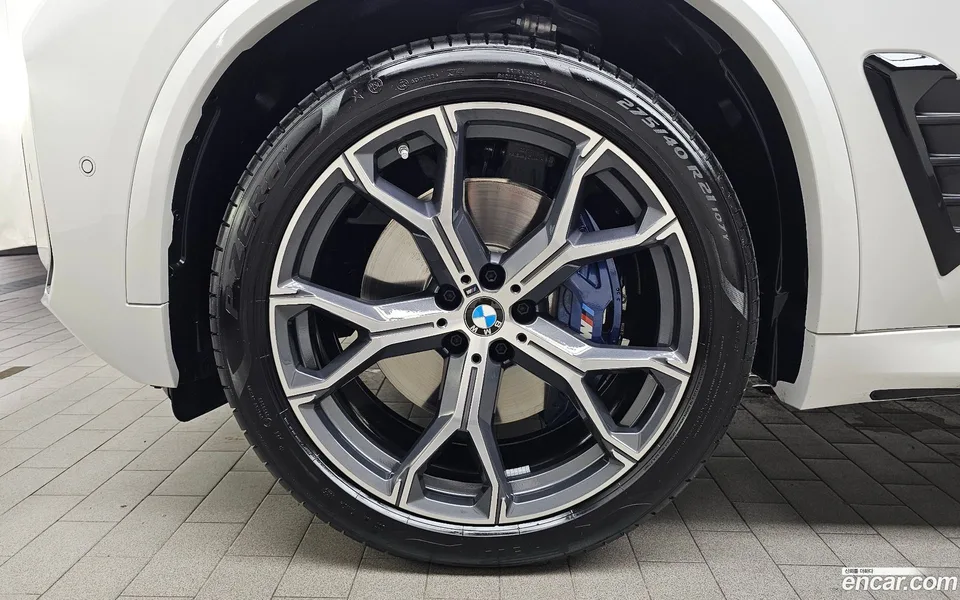BMW X5 xDrive 40i M 2025 — thumbnail 2