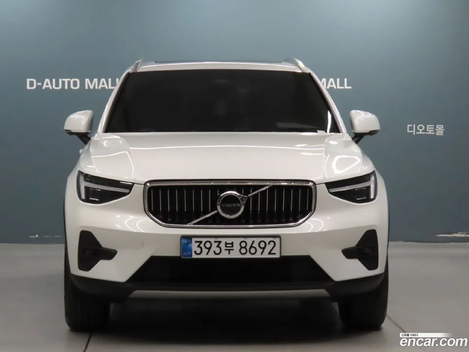 Volvo XC40 B4 2025 — thumbnail 3