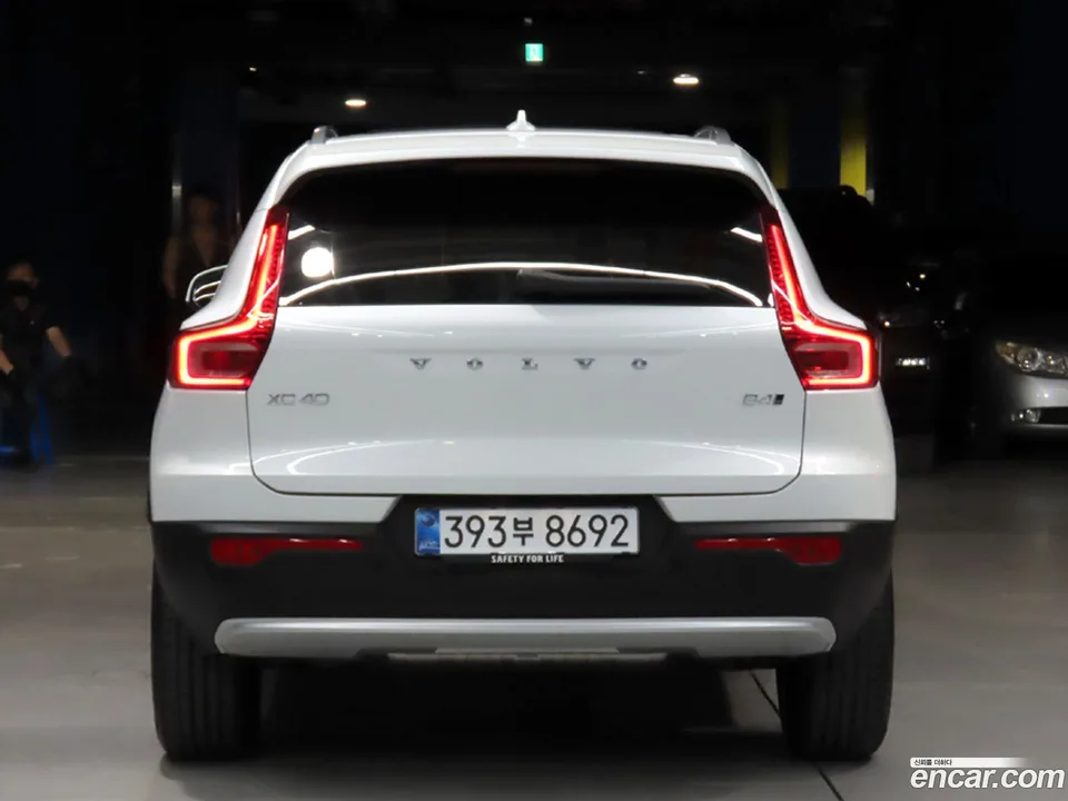 Volvo XC40 B4 2025 — thumbnail 4