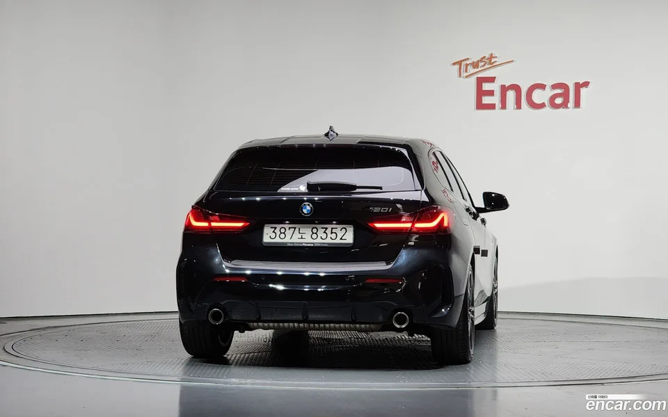 BMW 1 Series 120i M 2024 — thumbnail 4