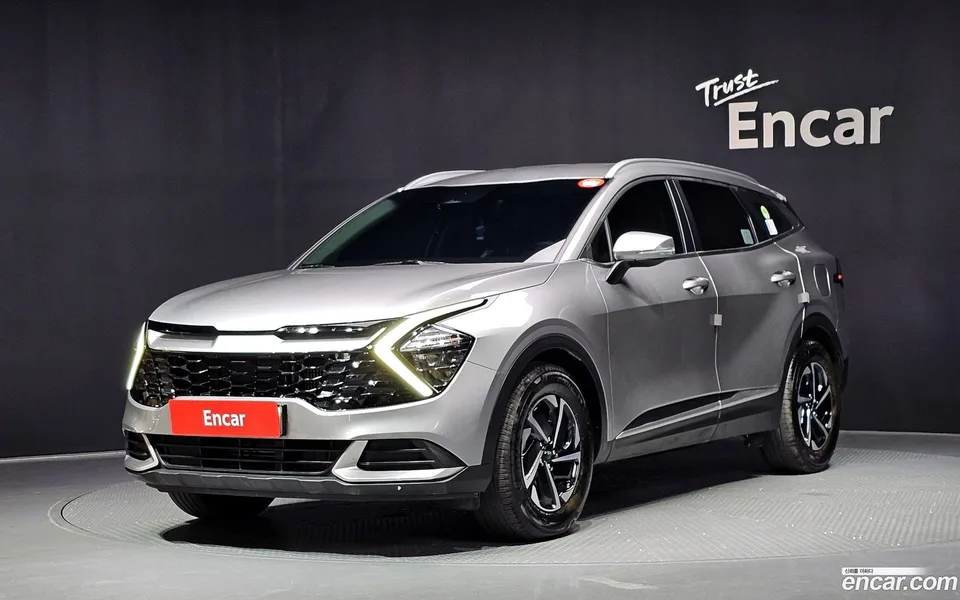 Kia Sportage Hybrid 4WD 2023 — photo 1, buy with delivery to Moscow