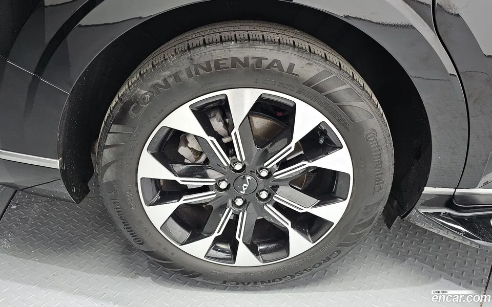 Kia Carnival 7 2023 — thumbnail 5