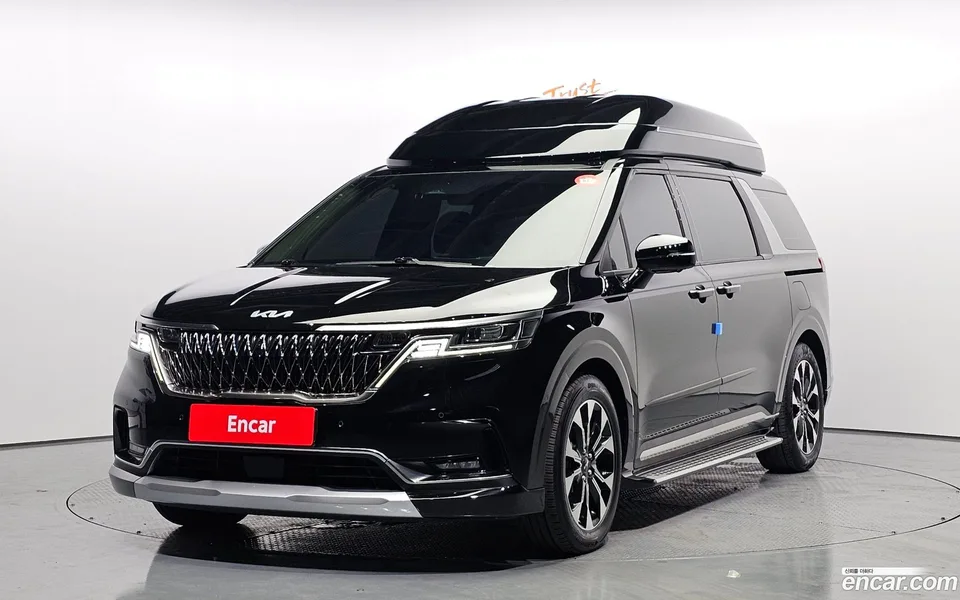 Kia Carnival 7 2023 — photo 1, buy with delivery to Moscow