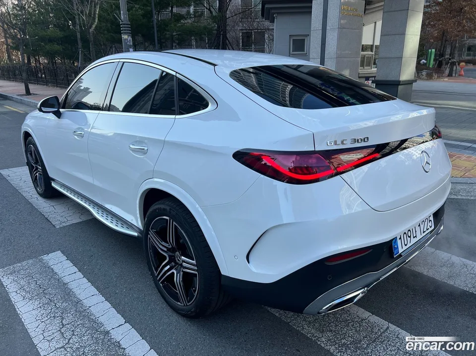 Mercedes-Benz GLC-Class GLC300 4MATIC 2023 — thumbnail 3