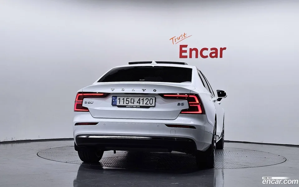 Volvo S60 B5 2023 — thumbnail 4