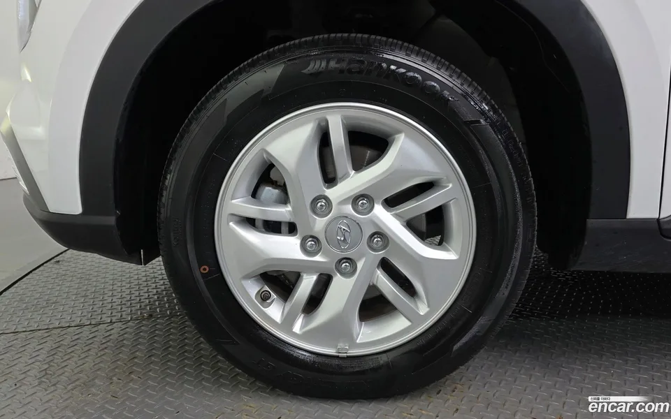 Hyundai Venue 1.6 2023 — thumbnail 2