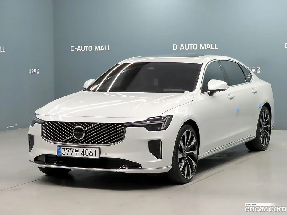 Volvo S90 B5 2025 — photo 1, buy with delivery to Moscow