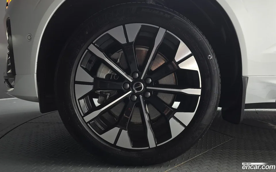Volvo XC60 B5 2025 — thumbnail 2