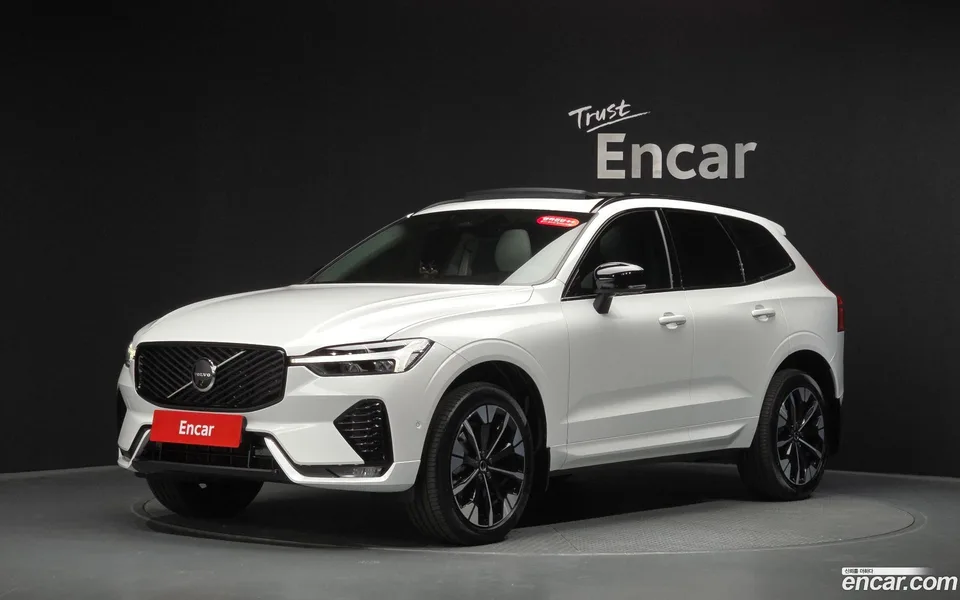 Volvo XC60 B5 2025 — photo 1, buy with delivery to Moscow